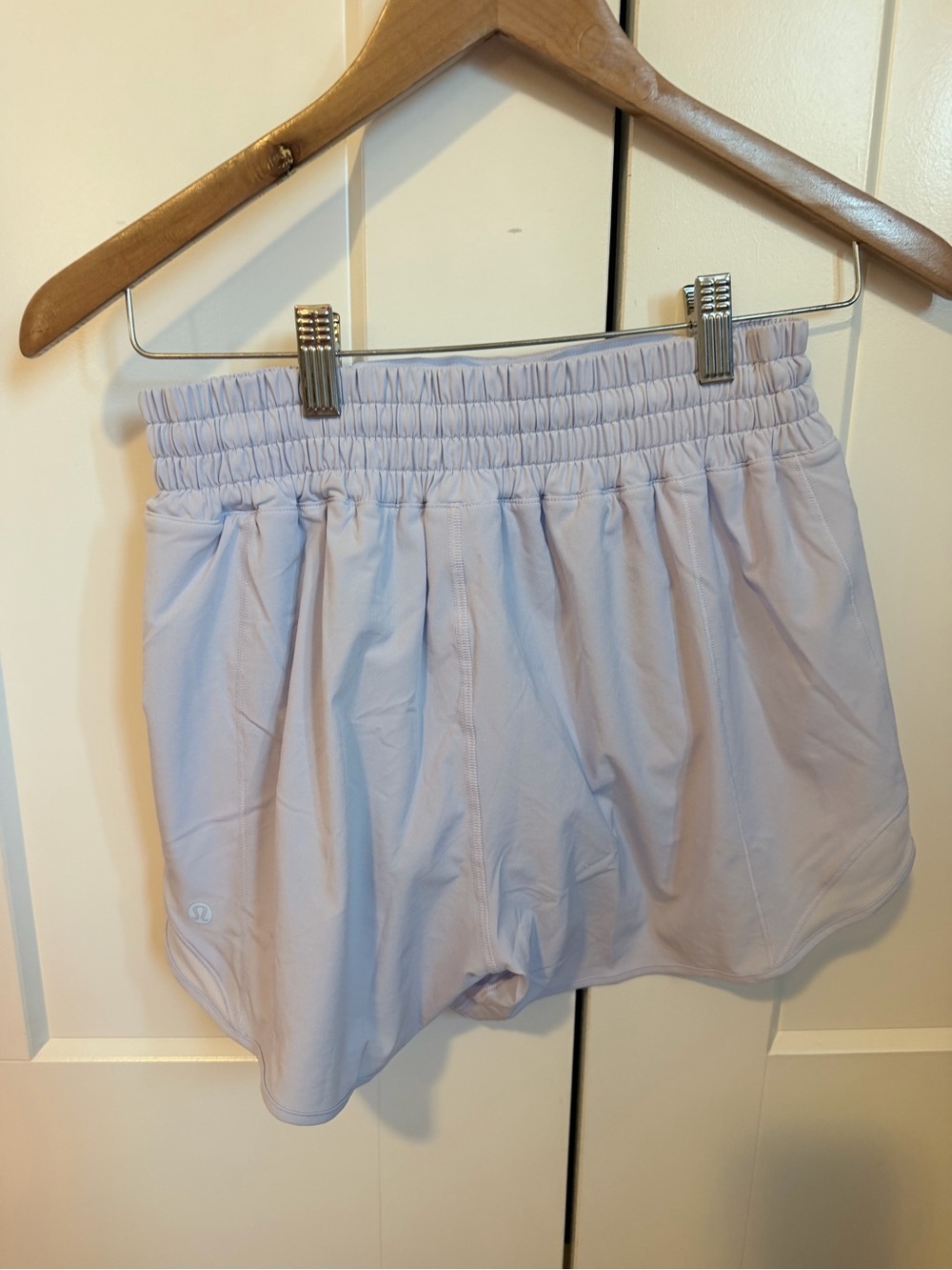 NWT lululemon athletica Hotty Hot Shorts 4” Serene Blue (size 6) - Picture 4 of 7